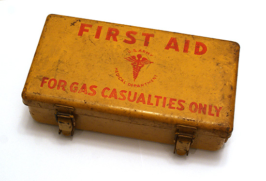 US ARMY First Aid Kit Box for GAS CASUALTIES Verbandkasten Jeep Motor Vehicle 