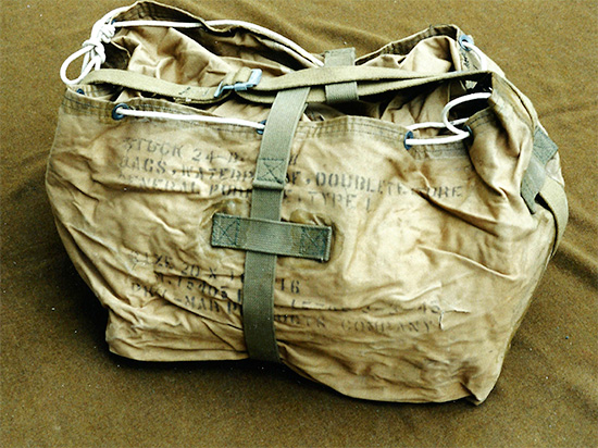 Illustration of Bag, Waterproof, Double Texture, General Purpose, Type I, QMC Stock No. 24-B-1258.